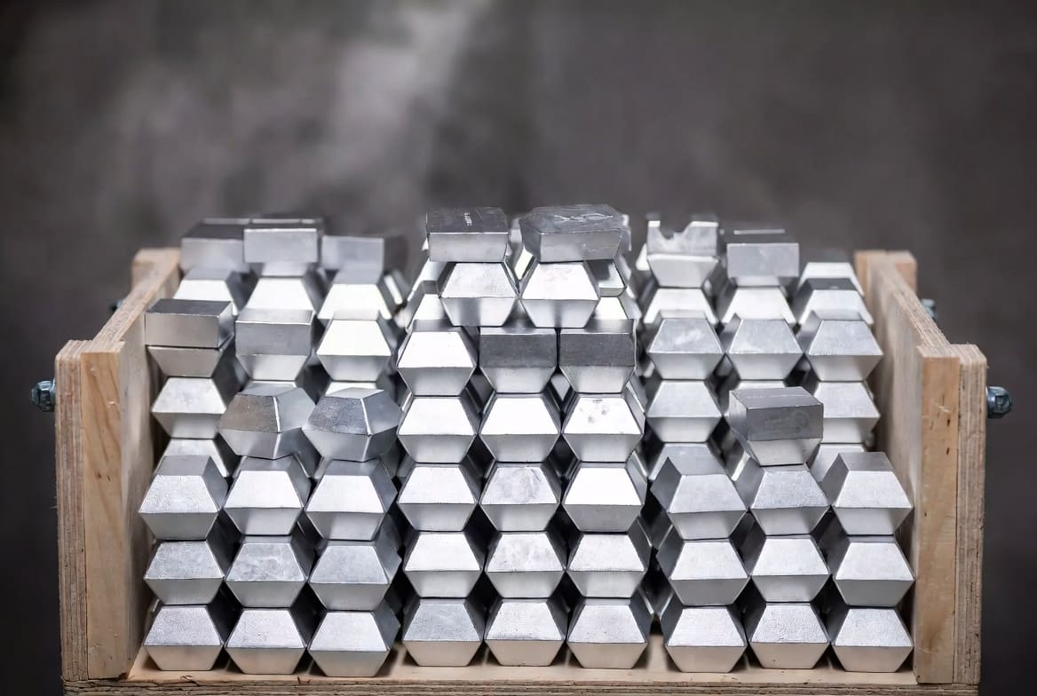 Aluminum-strontium master alloy ingot